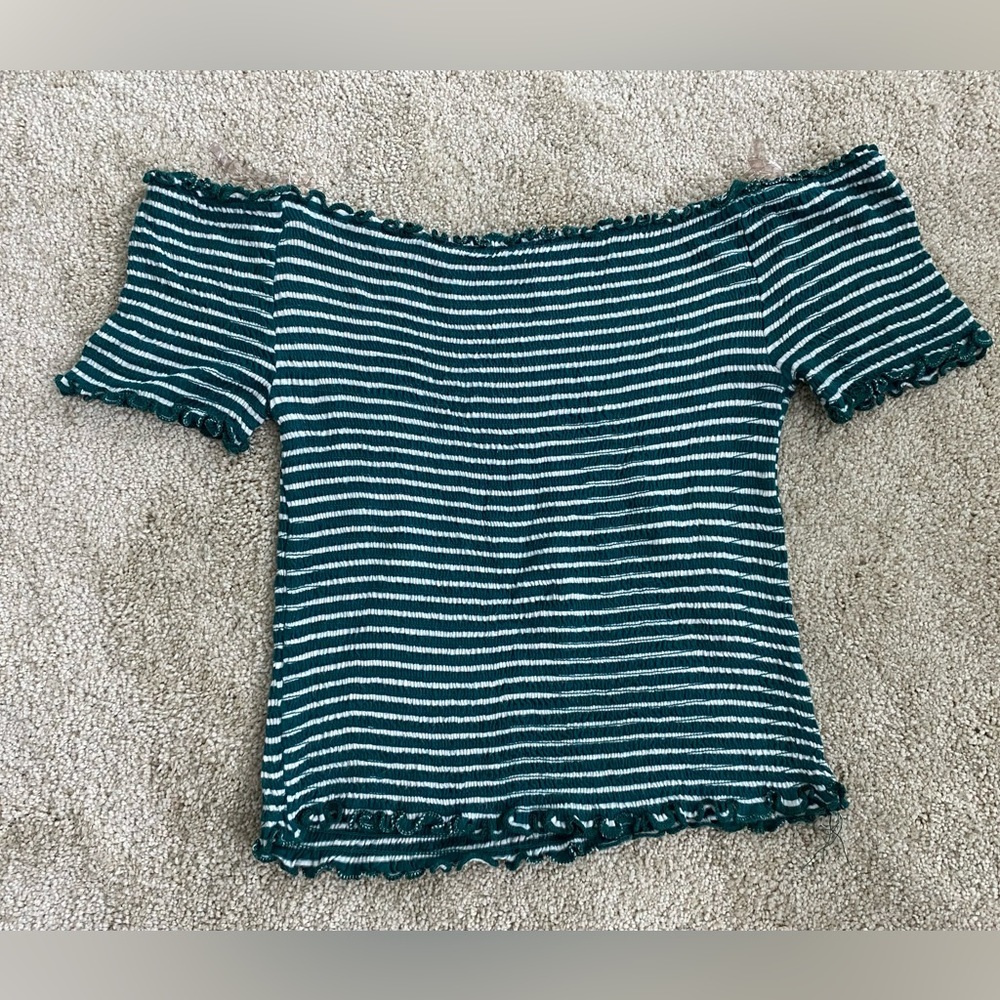 Off The Shoulder Crop Top💚